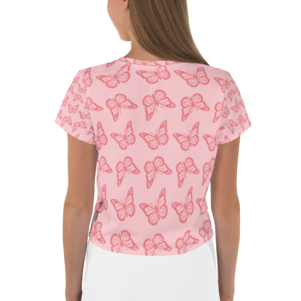 all-over-print-crop-tee-white-back-6058bcea01a7d.jpg Allover-Crop-T-Shirt Schmetterling – Bild 2