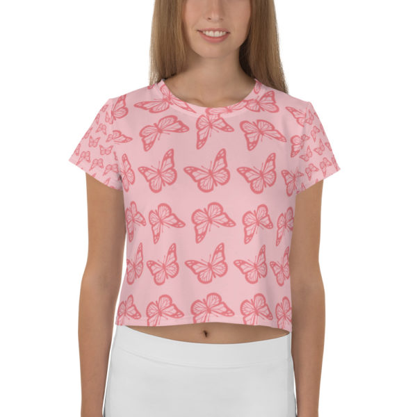 all-over-print-crop-tee-white-front-6058bcea0197b.jpg Allover-Crop-T-Shirt Schmetterling – Bild 1